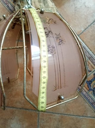 Lámparas colgantes vintage doradas y rosas