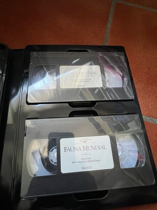 Gran colección libros mas películas VHS.