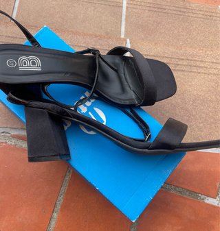 Sandalias Mustang Talla 41 Negras