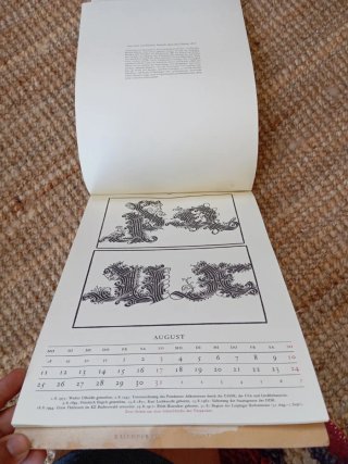 Antiguo manuscrito calendario Schriftkunst