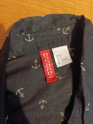 Blusa H&M sin mangas estampado anclas