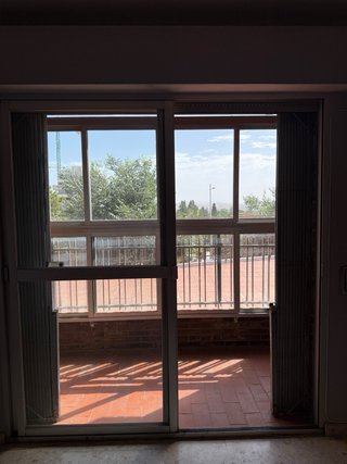 Reja extraible de hierro para ventanal de patio