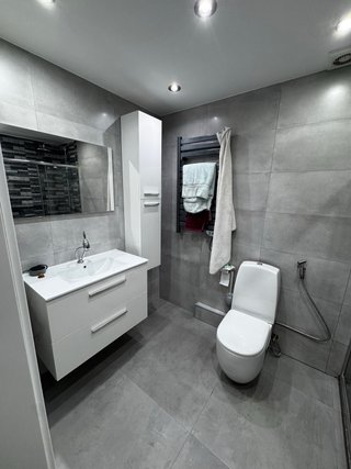 Se alquila habitación en piso familiar