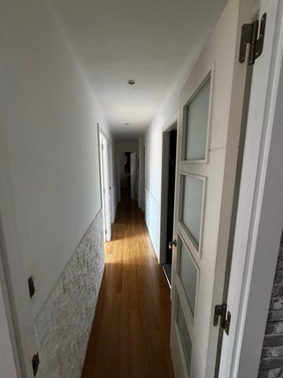 Se alquila habitación en piso familiar