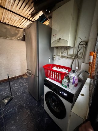 Se alquila habitación en piso familiar