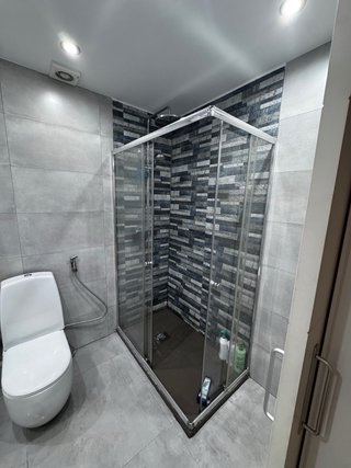 Se alquila habitación en piso familiar