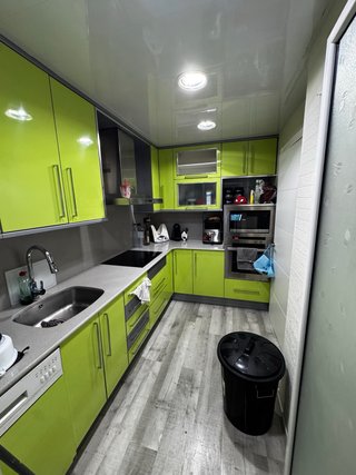 Se alquila habitación en piso familiar