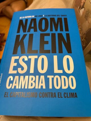 Libro Esto lo cambia todo de Naomi Klein