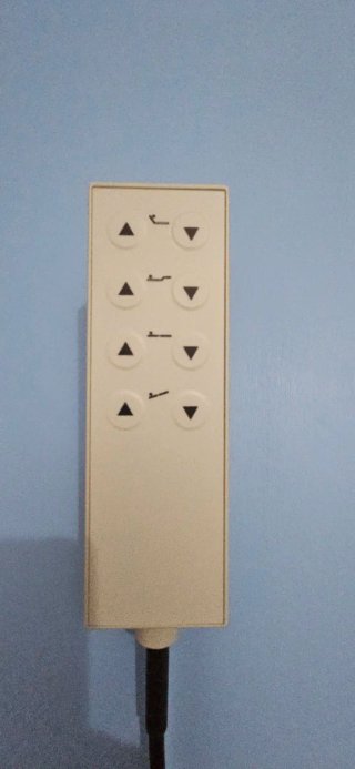 Cama ortopédica de madera y plástico
