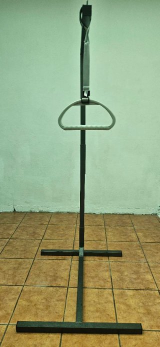 Cama ortopédica de madera y plástico