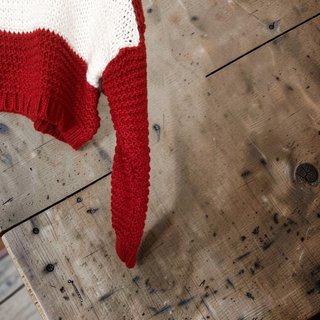 Jersey cuello alto rojo y blanco