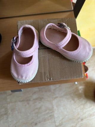 Zapatilla lona rosita con hebilla