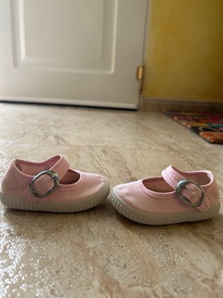 Zapatilla lona rosita con hebilla