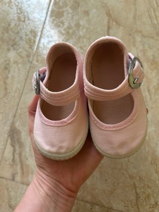 Zapatilla lona rosita con hebilla