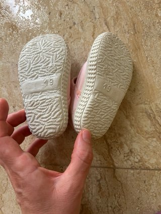 Zapatilla lona rosita con hebilla
