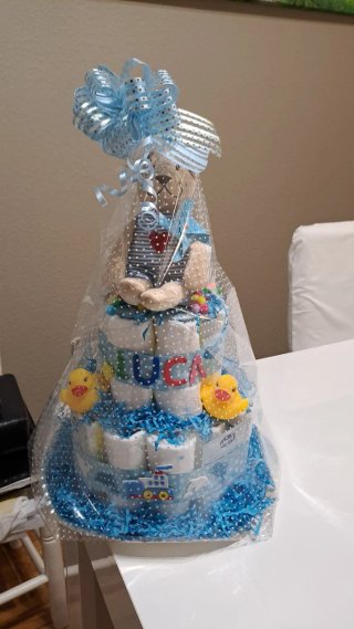 Tarta de pañales con peluche y patitos