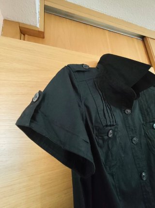 Vestido negro con cinturón