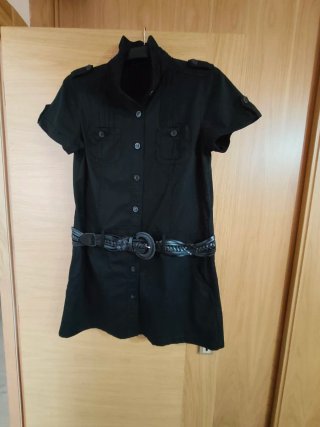 Vestido negro con cinturón