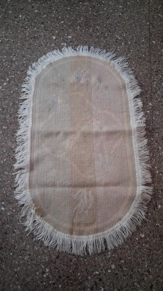 Alfombra ovalada con flecos