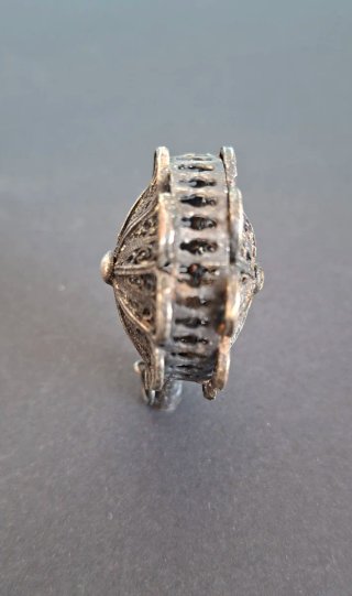 Antiguo sonajero de plata