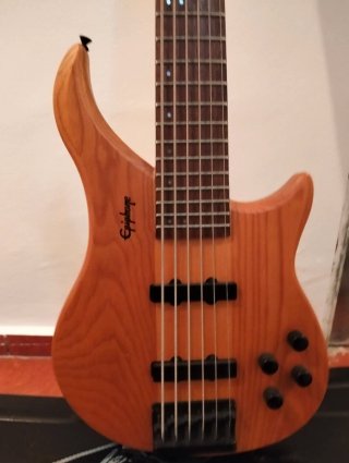 Bajo Epiphone Expert 6 cuerdas.