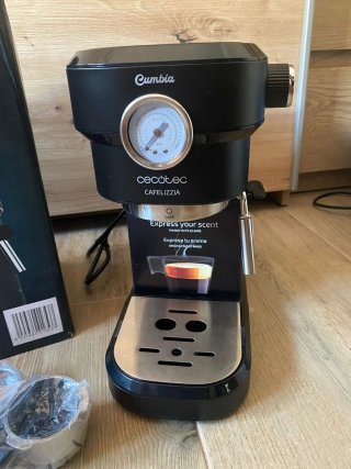 Cafetera Cecotec Cafelizzia 790 Negra