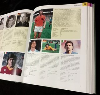 FUTBOL. LOS 1000 MEJORES FUTBOLISTAS DEL MUNDO