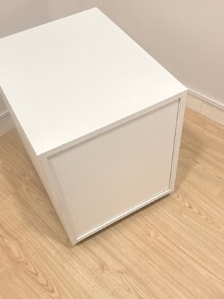 Cajonera blanca con llave