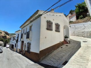 CASA PAREADA EN MONTEFRIO GRANADA