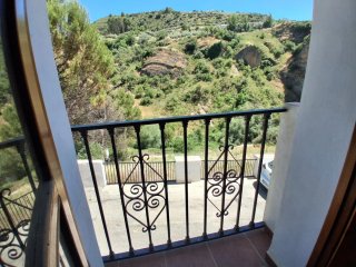 CASA PAREADA EN MONTEFRIO GRANADA