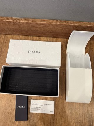 Cajas de gafas de diseñador: Prada, Versace, Perso