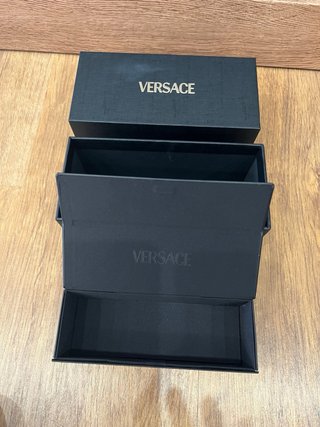 Cajas de gafas de diseñador: Prada, Versace, Perso