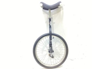 Monociclo Qu-Ax OnlyOne