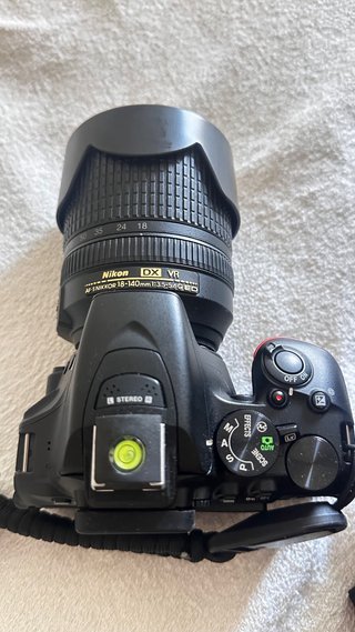 Nikon D5600 + Objetivo Todoterreno 18-140mm VR