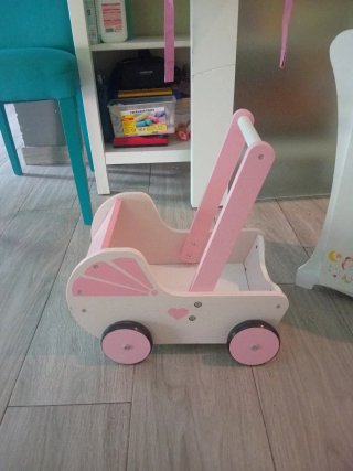 Armario y carrito de madera infantil