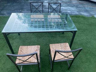 Mesa de hierro con 4 sillas