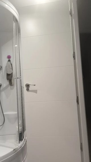 Puerta de baño interior maciza lacada blanco