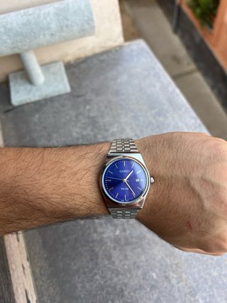 Reloj Casio Azul Marino y Plateado