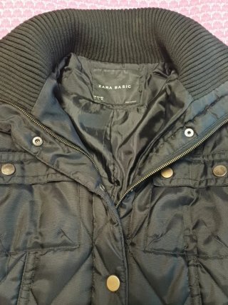 Cazadora acolchada Zara L negra con cinturón