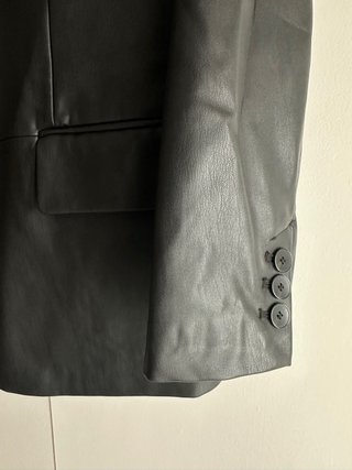 Chaqueta efecto piel Zara Negra