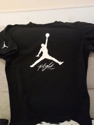 Camisetas inspiradas en "Nik,Adids"....