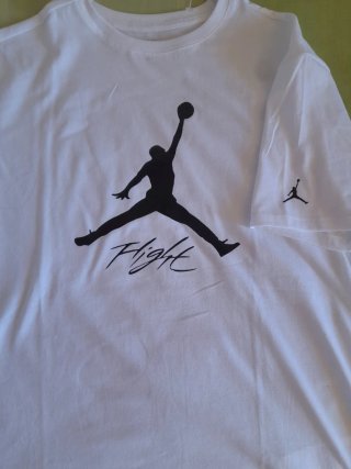 Camisetas inspiradas en "Nik,Adids"....