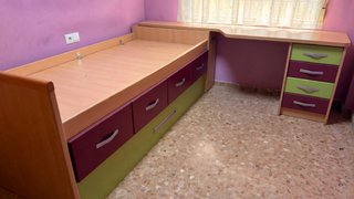 Cama nido y escritorio mas dos estanterias.