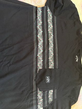 Camiseta Billabong Negra con Bolsillo
