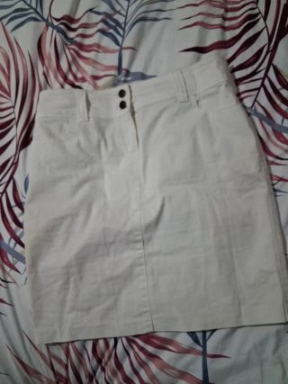 Falda Emporio Armani Blanco hueso .