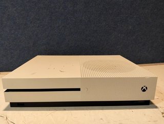 Xbox One S 1TB Battlefield V Consola (sin mando)