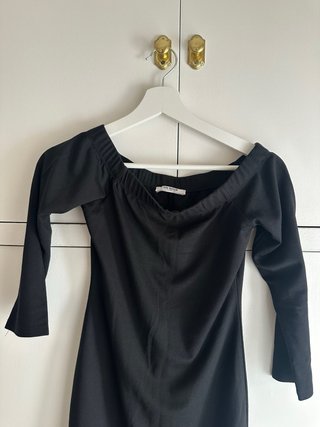 Vestido Zara Negro Ceñido Hombros Descubiertos