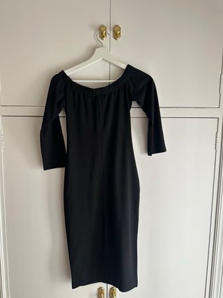 Vestido Zara Negro Ceñido Hombros Descubiertos