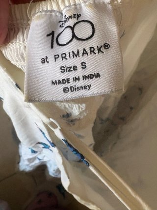 Vestido blanco con estampado de Stitch