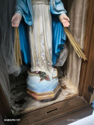 Virgen Inmaculada con Capilla